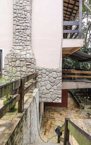 Casa à venda com 450m², 5 quartos e 4 vagas Casa à venda com 450m², 5 quartos e 4 vagasÁrea Externa