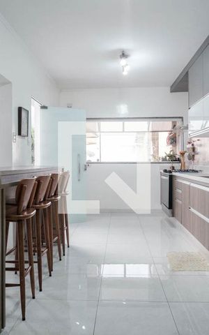 Casa à venda com 210m², 3 quartos e 5 vagas