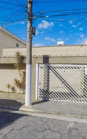 Casa à venda com 150m², 4 quartos e 2 vagasFachada