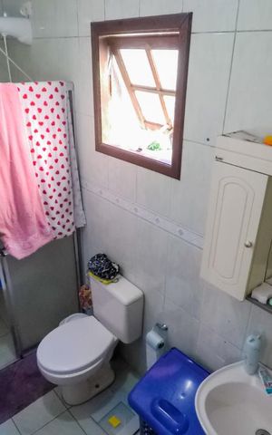 Casa à venda com 150m², 4 quartos e 2 vagasBanheiro
