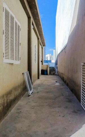 Casa à venda com 150m², 4 quartos e 2 vagasCorredor