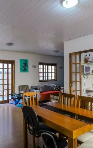 Casa à venda com 150m², 4 quartos e 2 vagasSala