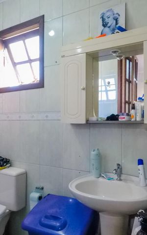 Casa à venda com 150m², 4 quartos e 2 vagasBanheiro