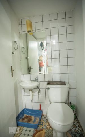 Casa de condomínio à venda com 130m², 3 quartos e 2 vagas Casa de condomínio à venda com 130m², 3 quartos e 2 vagasBanheiro de Serviço