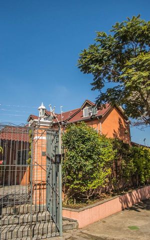 Casa de condomínio à venda com 130m², 3 quartos e 2 vagas Casa de condomínio à venda com 130m², 3 quartos e 2 vagasFachada