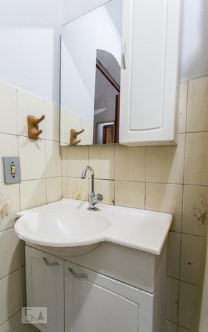 Casa à venda com 230m², 2 quartos e 4 vagasBanheiro