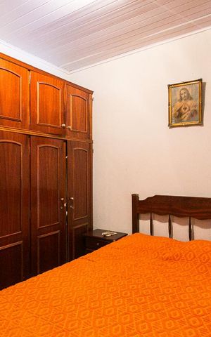Casa à venda com 230m², 2 quartos e 4 vagasQuarto 2