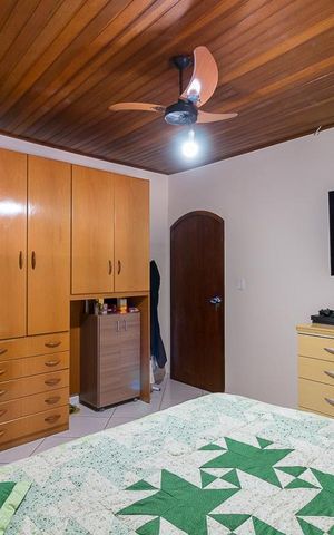 Casa à venda com 205m², 3 quartos e 3 vagasQuarto 2