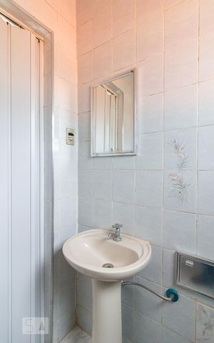 Casa à venda com 205m², 3 quartos e 3 vagasEdícula - banheiro