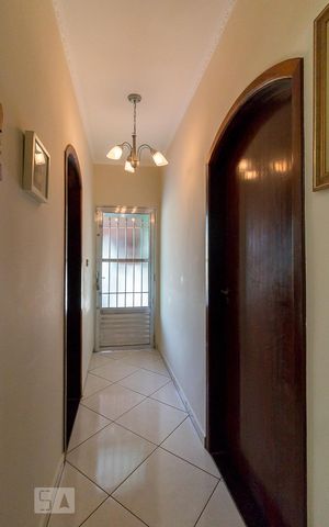 Casa à venda com 205m², 3 quartos e 3 vagasCorredor