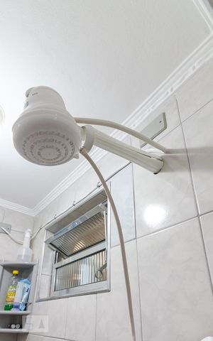 Casa à venda com 205m², 3 quartos e 3 vagasBanheiro social - chuveiro