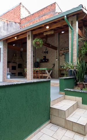 Casa à venda com 205m², 3 quartos e 3 vagasQuintal - fundos