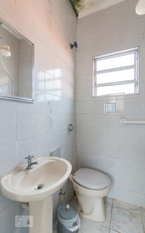 Casa à venda com 205m², 3 quartos e 3 vagasEdícula - banheiro