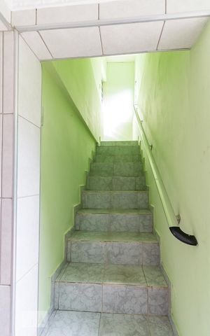 Casa à venda com 205m², 3 quartos e 3 vagasEscadas para edícula