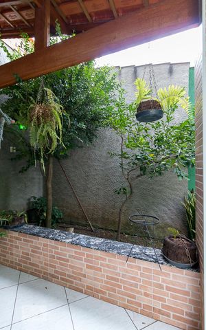 Casa à venda com 205m², 3 quartos e 3 vagasÁrea da churrasqueira - jardim