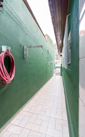 Casa à venda com 205m², 3 quartos e 3 vagasCorredor lateral externo
