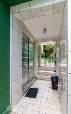 Casa à venda com 205m², 3 quartos e 3 vagasCorredor lateral externo