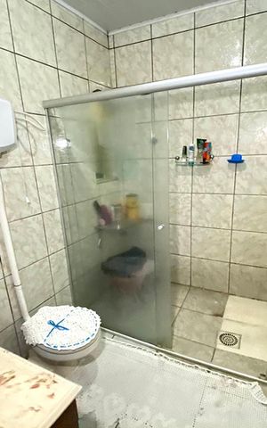 Casa à venda com 97m², 4 quartos e sem vaga Casa à venda com 97m², 4 quartos e sem vagaBanheiro