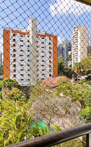 Apartamento à venda com 178m², 3 quartos e 3 vagas Apartamento à venda com 178m², 3 quartos e 3 vagasVaranda da Suíte 1