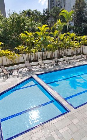 Apartamento à venda com 178m², 3 quartos e 3 vagas Apartamento à venda com 178m², 3 quartos e 3 vagasÁrea comum - Piscina