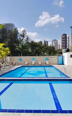 Apartamento à venda com 178m², 3 quartos e 3 vagas Apartamento à venda com 178m², 3 quartos e 3 vagasÁrea comum - Piscina