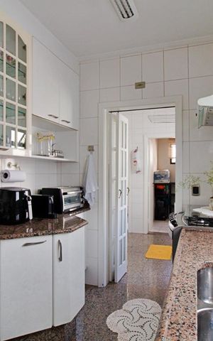 Apartamento à venda com 178m², 3 quartos e 3 vagas Apartamento à venda com 178m², 3 quartos e 3 vagasCozinha