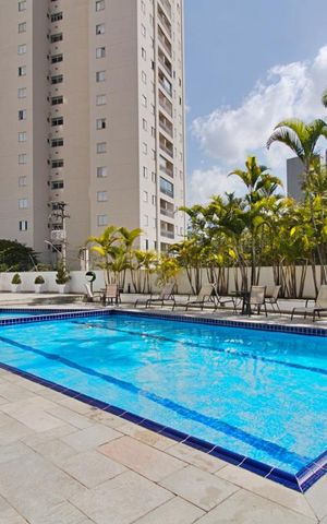 Apartamento à venda com 178m², 3 quartos e 3 vagas Apartamento à venda com 178m², 3 quartos e 3 vagasÁrea comum - Piscina