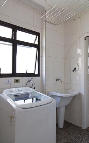 Apartamento à venda com 178m², 3 quartos e 3 vagas Apartamento à venda com 178m², 3 quartos e 3 vagasÁrea de Serviço