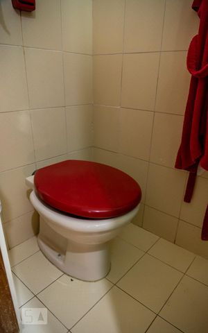 Apartamento à venda com 180m², 3 quartos e 1 vaga Apartamento à venda com 180m², 3 quartos e 1 vagaBanheiro da Suíte