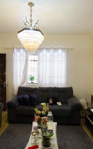 Casa à venda com 80m², 1 quarto e 2 vagasSala