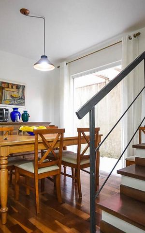 Casa à venda com 100m², 3 quartos e 2 vagas Casa à venda com 100m², 3 quartos e 2 vagasSala de jantar