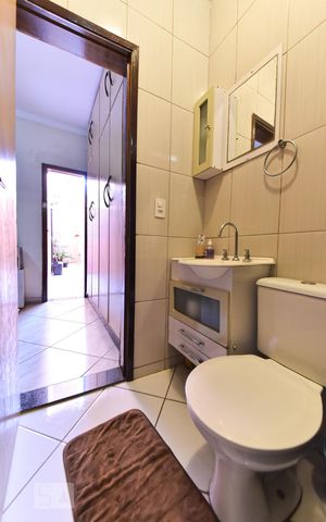 Casa à venda com 380m², 3 quartos e 2 vagas Casa à venda com 380m², 3 quartos e 2 vagasBanheiro da Suíte 1