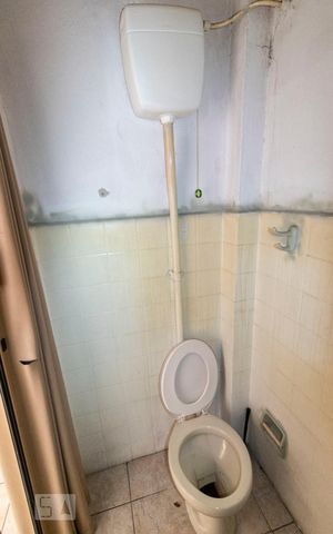 Casa de condomínio à venda com 150m², 2 quartos e 2 vagasBanheiro de serviço
