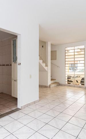 Casa de condomínio à venda com 150m², 2 quartos e 2 vagasSala
