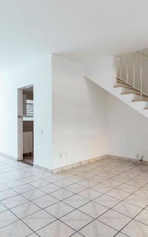 Casa de condomínio à venda com 150m², 2 quartos e 2 vagasSala