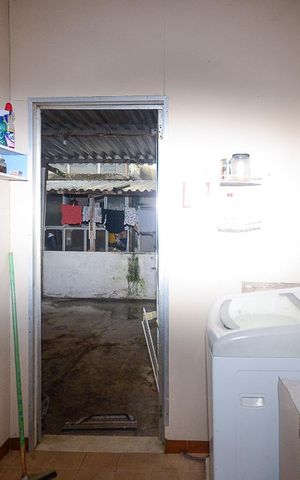 Casa à venda com 450m², 5 quartos e 2 vagas Casa à venda com 450m², 5 quartos e 2 vagasÁrea de Serviço
