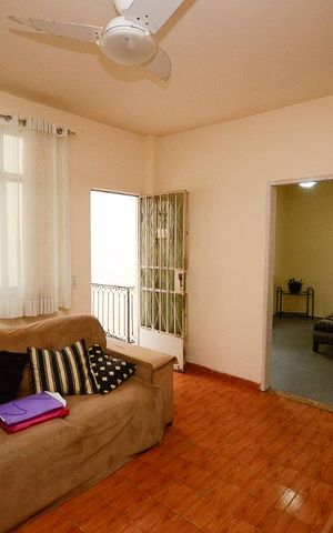 Casa à venda com 450m², 5 quartos e 2 vagas Casa à venda com 450m², 5 quartos e 2 vagasSala