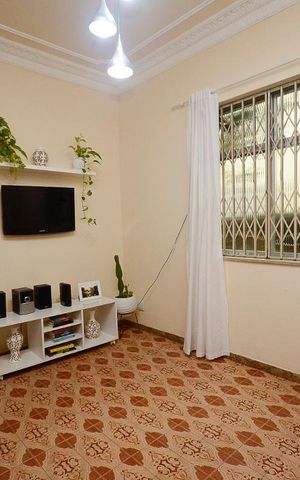 Casa à venda com 450m², 5 quartos e 2 vagas Casa à venda com 450m², 5 quartos e 2 vagasSala