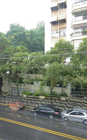 Casa à venda com 450m², 5 quartos e 2 vagas Casa à venda com 450m², 5 quartos e 2 vagasVista da Rua