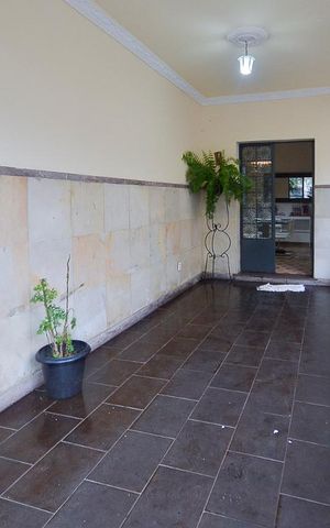Casa à venda com 450m², 5 quartos e 2 vagas Casa à venda com 450m², 5 quartos e 2 vagasVaranda da Sala