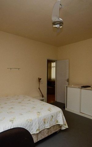 Casa à venda com 450m², 5 quartos e 2 vagas Casa à venda com 450m², 5 quartos e 2 vagasQuarto 5
