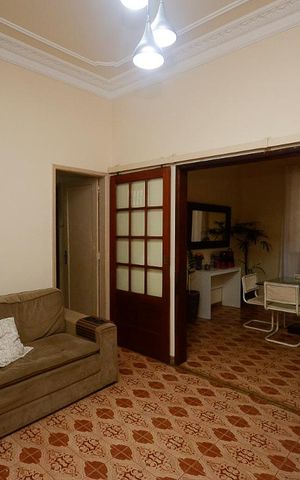Casa à venda com 450m², 5 quartos e 2 vagas Casa à venda com 450m², 5 quartos e 2 vagasSala