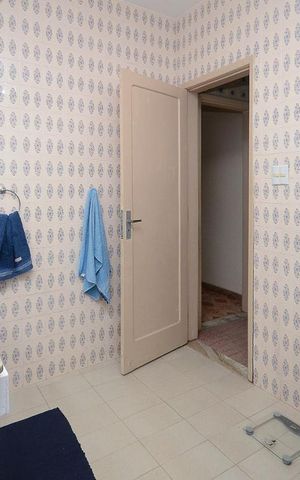 Casa à venda com 450m², 5 quartos e 2 vagas Casa à venda com 450m², 5 quartos e 2 vagasBanheiro Social