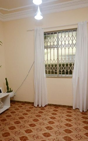 Casa à venda com 450m², 5 quartos e 2 vagas Casa à venda com 450m², 5 quartos e 2 vagasSala