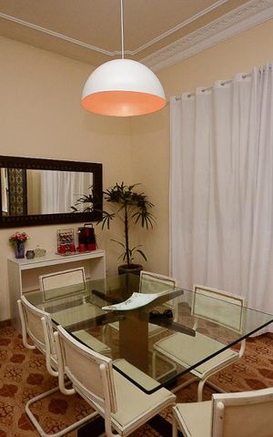 Casa à venda com 450m², 5 quartos e 2 vagas Casa à venda com 450m², 5 quartos e 2 vagasSala