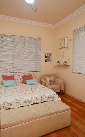 Casa à venda com 450m², 5 quartos e 2 vagas Casa à venda com 450m², 5 quartos e 2 vagasQuarto 1