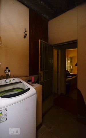 Casa à venda com 450m², 5 quartos e 2 vagas Casa à venda com 450m², 5 quartos e 2 vagasÁrea de Serviço