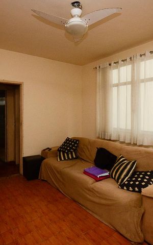 Casa à venda com 450m², 5 quartos e 2 vagas Casa à venda com 450m², 5 quartos e 2 vagasSala