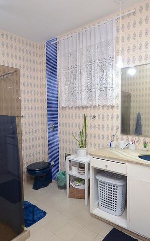 Casa à venda com 450m², 5 quartos e 2 vagas Casa à venda com 450m², 5 quartos e 2 vagasBanheiro Social
