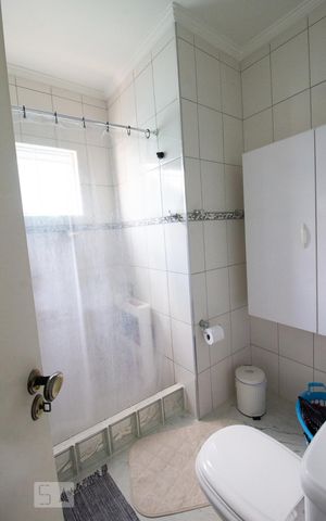 Casa à venda com 147m², 3 quartos e 3 vagasBanheiro do quarto 1